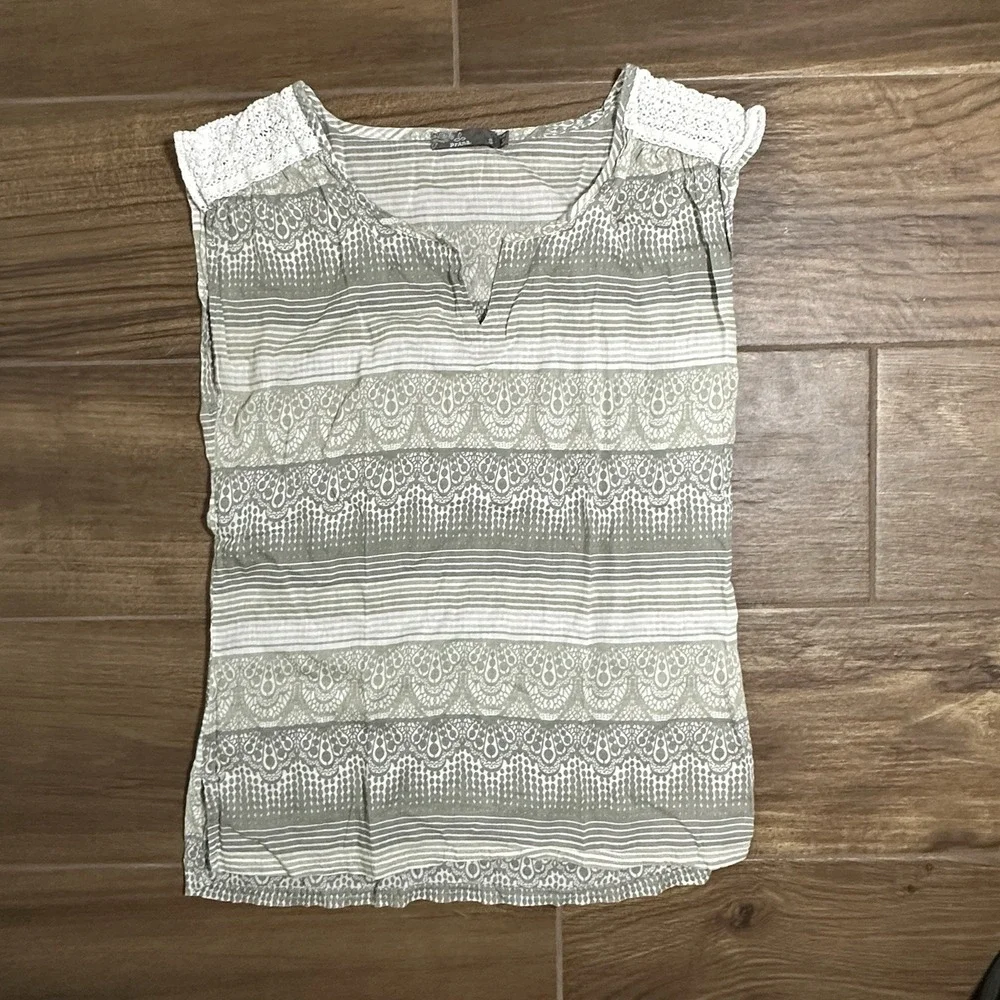 Prana Women Green White Boho Print Sleeveless Top Crochet Lace Shoulder Small